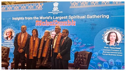 Maha Kumbh 2025: हार्वर्ड के प्रोफेसर्स भी हुए महाकुंभ के मुरीद, बोले – ‘यह परंपरा और प्रौद्योगिकी का अद्भुत संगम’