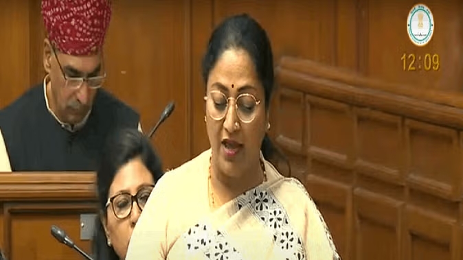 दिल्ली विधानसभा में सीएम रेखा गुप्ता ने पेश की कैग रिपोर्ट: शराब नीति से 2000 करोड़ का नुकसान, लाइसेंस देने में गड़बड़ी का खुलासा