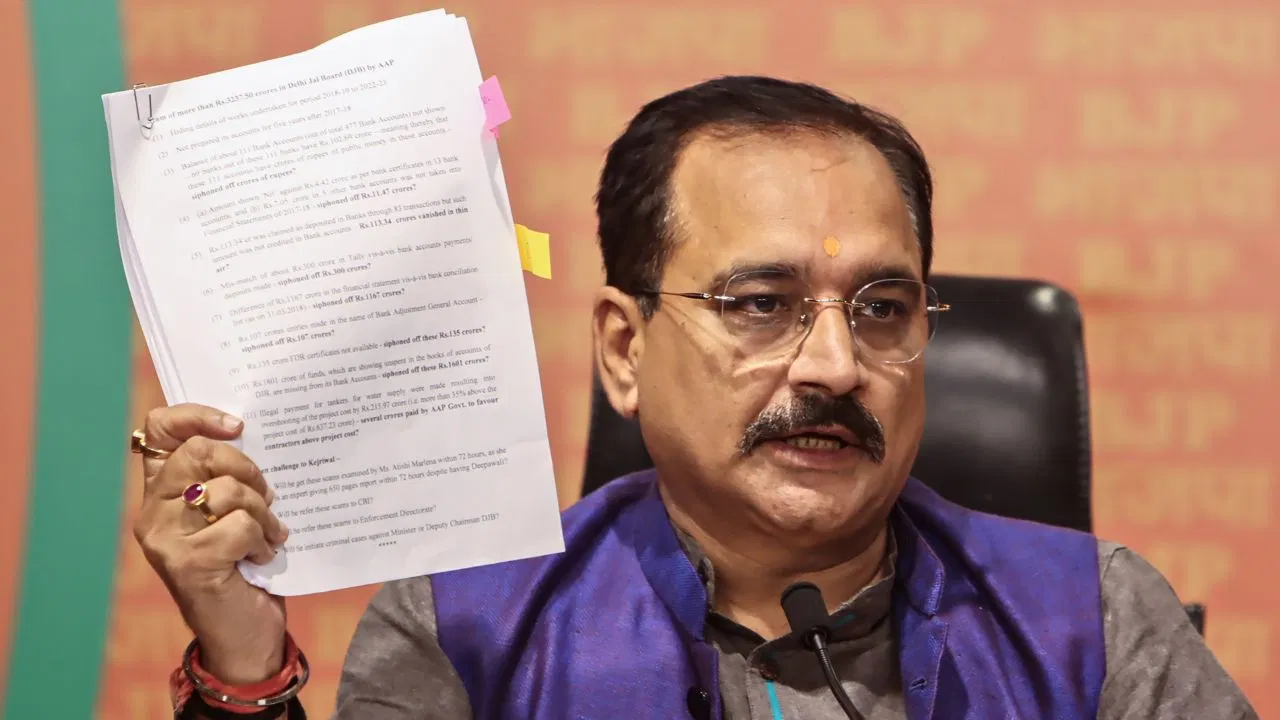 Delhi Election 2025: दिल्ली में घोटालों की होगी जांच, बनेगी SIT – बीजेपी प्रदेश अध्यक्ष वीरेंद्र सचदेवा का बड़ा ऐलान
