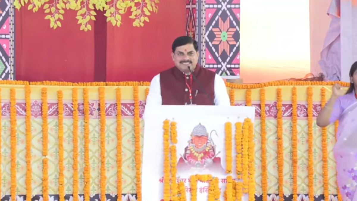 सामूहिक विवाह में पहुंचे CM मोहन यादव, वर-वधु को दिया आशीर्वाद, बोले – ‘251 घोड़े कहां से लाए, महाराज जी गजब कर दिया’