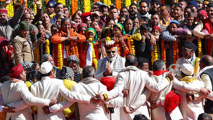 उत्तराखंड में PM मोदी का यादगार पल: महिलाओं संग किया रासो तांदी नृत्य, सुरक्षा प्रतिबंध के बावजूद जुड़े लोकसंस्कृति से
