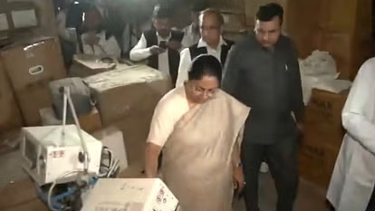 Delhi: जीटीबी और एलएनजेपी अस्पतालों के निरीक्षण में मिली खामियां, सीएम रेखा गुप्ता ने जताई नाराजगी, कहा- लापरवाही बर्दाश्त नहीं