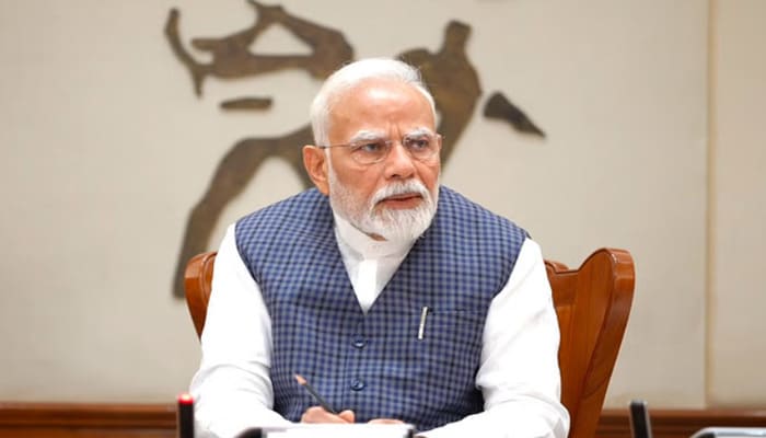 Operation Sindoor: पीएम मोदी ने सेना की तारीफ की, कैबिनेट ने मेज थपथपाकर किया समर्थन
