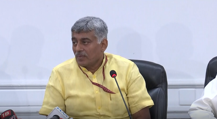 Delhi: कम जोखिम, अधिक फायदा: डॉ. राय ने बताया क्यों बच्चों को वैक्सीन देना जरूरी नहीं था