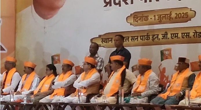 Uttarakhand : उत्तराखंड में भाजपा की कमान फिर महेंद्र भट्ट के हाथ, धामी की मौजूदगी में घोषणा