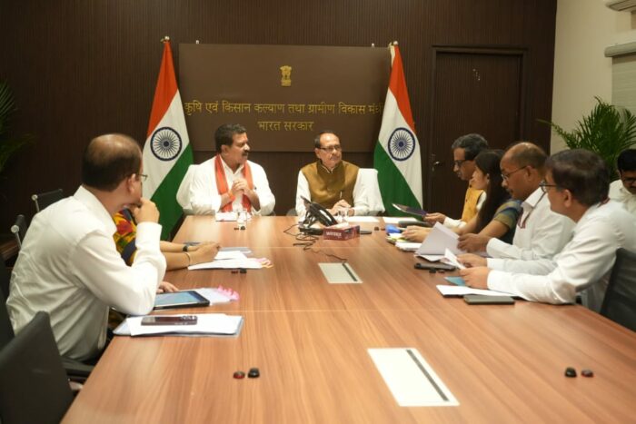 शिवराज सिंह से मिले डिप्टी सीएम विजय शर्मा, छत्तीसगढ़ को पुलों की सौगात दी
