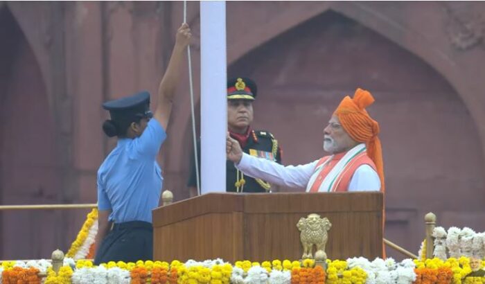 Delhi : लाल किले की प्राचीर से पीएम मोदी ने किए बड़े एलान, देश के कोने-कोने तक, स्वतंत्रता दिवस की धूम