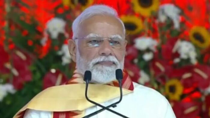 PM Modi Gujarat Visit: पीएम मोदी का अहमदाबाद में रोड शो: 5,400 करोड़ की विकास परियोजनाओं का उद्घाटन