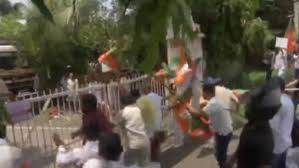 पटना में घमासान : पीएम मोदी पर अभद्र टिप्पणी के बाद कांग्रेस-बीजेपी कार्यकर्ताओं में भिड़ंत