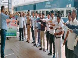 Railway Swachhata Sankalp : रेलवे का स्वच्छता संकल्प, आज़ादी के अमृत पर्व पर सफाई का अभियान!