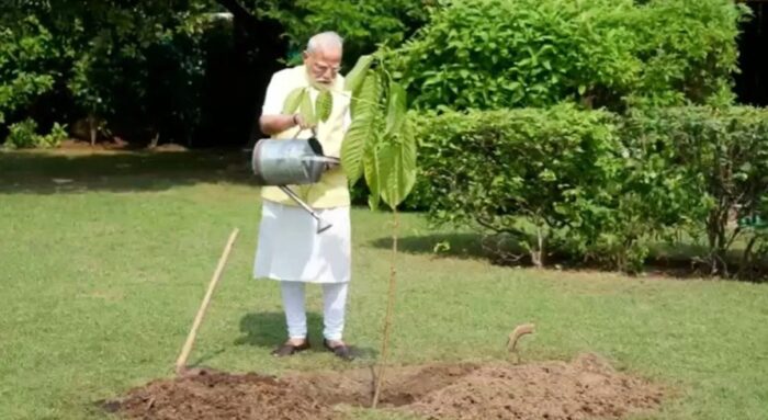 PM Modi Relations : पीएम मोदी ने कदम्ब का लगाया पौधा, किंग चार्ल्स का विशेष उपहार