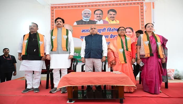 MP News: BJP प्रदेश अध्यक्ष हेमंत खण्डेलवाल ने सिवनी के श्री लक्ष्मीनारायण मंदिर में किए दर्शन-पूजन