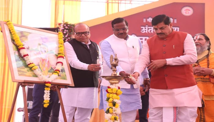 Mp News: CM डॉ. मोहन यादव ने उज्जैन में दीप प्रज्ज्वलित कर अंतर्राष्ट्रीय गीता महोत्सव का किया शुभारंभ