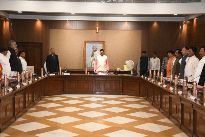 Mp News: CM डॉ. मोहन यादव की अध्यक्षता में वंदे मातरम के सामूहिक गान से विधानसभा में मंत्री-परिषद की बैठक शुरू