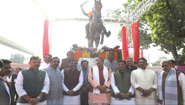 MP News: खजुराहो में CM डॉ. मोहन यादव ने महाराजा छत्रसाल की प्रतिमा का किया अनावरण