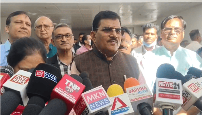 Burhanpur: बुरहानपुर जिला अस्पताल में सांसद का औचक निरीक्षण, बंद ICU देख भड़के ज्ञानेश्वर पाटिल