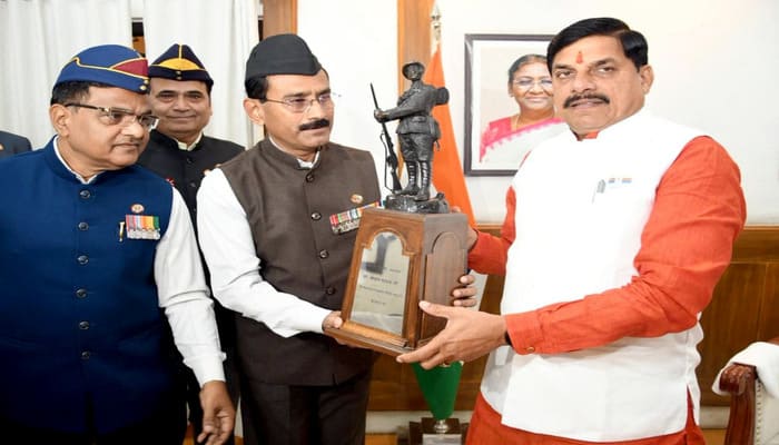 Mp News: सशस्त्र सेना झंडा दिवस पर मुख्यमंत्री डॉ. मोहन यादव ने दी श्रद्धांजलि