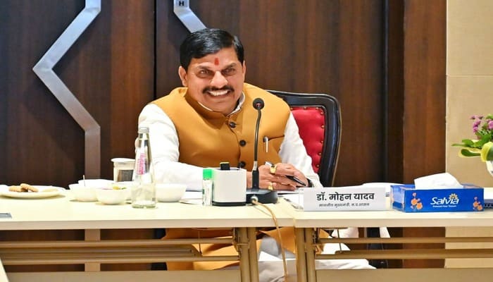 MP News: खजुराहो में राजस्व विभाग की दो वर्षीय समीक्षा, लंबित भूमि प्रकरणों पर फिर चलेगा राजस्व अभियान