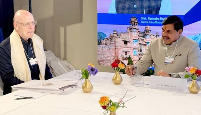WEF 2026 Davos: CM डॉ. मोहन यादव ने मैनचेस्टर यूननाइटेड के निदेशक से की चर्चा, मध्यप्रदेश को खेलों का वैश्विक केंद्र बनाने पर फोकस