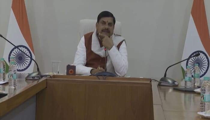 Indore: इंदौर दूषित जल प्रकरण पर CM डॉ. मोहन का सख्त रुख, वीडियो कॉन्फ्रेंस से ली जानकारी, अपर नगर आयुक्त निलंबित नगर आयुक्त हटाये गये