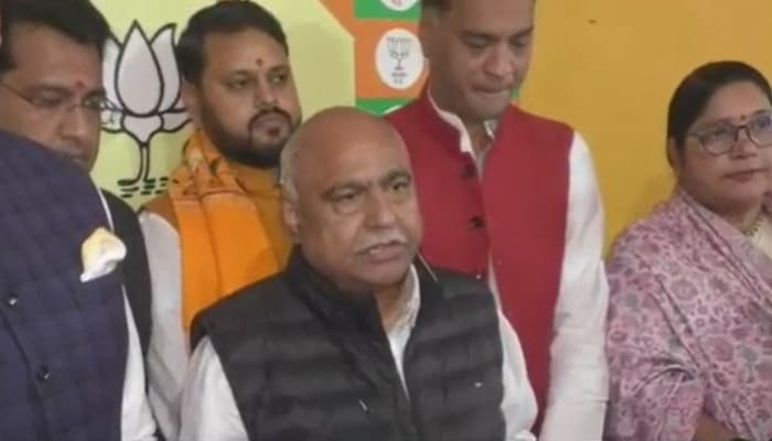 Bhopal: प्रदेश अध्यक्ष हेमंत खंडेलवाल ने प्रदेश भाजपा कार्यालय में 77वें गणतंत्र दिवस पर किया ध्वजारोहण, कार्यकर्ताओं को दी शुभकामनाएं