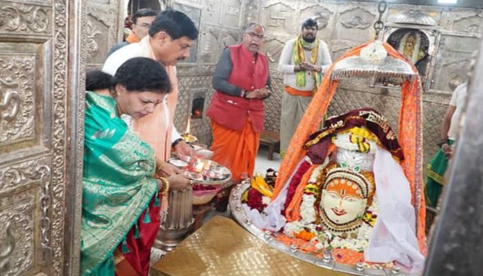 MP News: मकर संक्रांति पर CM डॉ. मोहन यादव ने श्रीमहाकालेश्वर मंदिर में की सपत्नीक पूजा