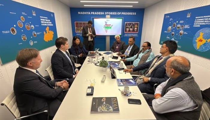 WEF Davos 2026: दावोस में ऊर्जा भंडारण पर चर्चा, अमारा राजा समूह से मिली मध्यप्रदेश टीम
