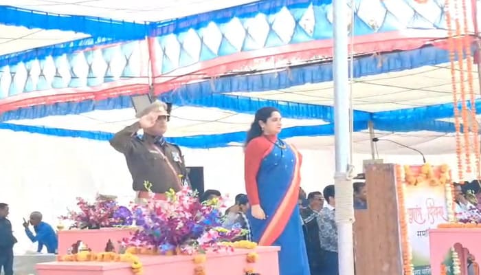 MP News: मंदसौर के कॉलेज ग्राउंड में धूमधाम से मनाया गया 77वां गणतंत्र दिवस