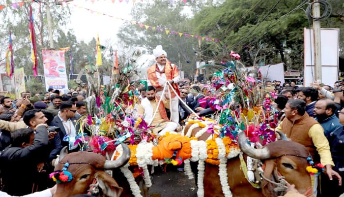 Ujjain: राहगीरी उत्सव में सीएम डॉ. मोहन की सादगी, खुद चलाई बैलगाड़ी और गाया भजन