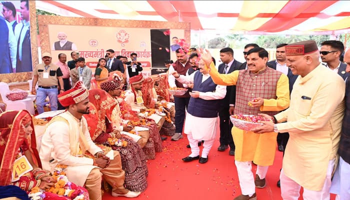 जबलपुर में मुख्यमंत्री कन्या विवाह/निकाह योजना के तहत 121 जोड़ों का सामूहिक विवाह