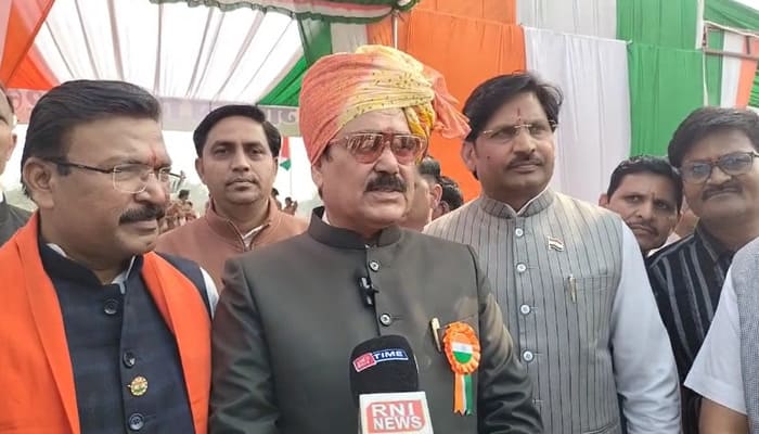 MP News: बड़वानी में 77वां गणतंत्र दिवस गरिमा के साथ संपन्न