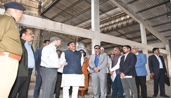 Bhopal: यूनियन कार्बाइड फैक्ट्री का मुख्यमंत्री ने किया औचक निरीक्षण, जमीन के भविष्य को लेकर बढ़ी हलचल