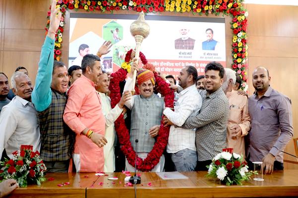 MP NEWS: सीएम डॉ. मोहन यादव ने किसान नेताओं से की बात, बोले- रोड़ निर्माण में किसान हित सर्वोपरि