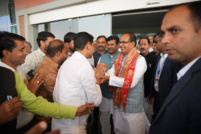 ग्वालियर एयरपोर्ट पर केंद्रीय मंत्री शिवराज सिंह चौहान का भव्य स्वागत