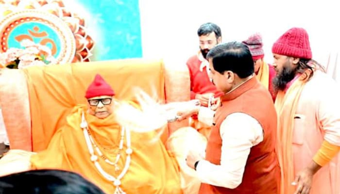 मुख्यमंत्री डॉ. मोहन यादव ने स्वामी सच्चिदानंद महाराज के अंतिम दर्शन कर दी श्रद्धांजलि