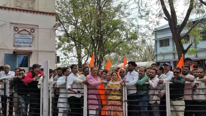 Dhar (MP): उद्योग विभाग पर गौशाला की जमीन कब्जाने का आरोप, मुख्यमंत्री से हस्तक्षेप की मांग