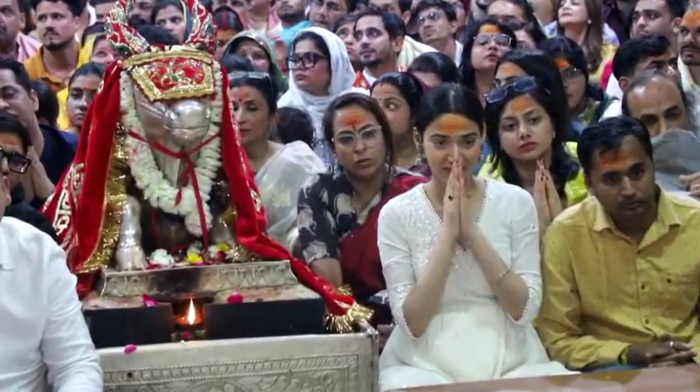 अभिनेत्री मेधा शंकर ने किये महाकाल के दर्शन, दूसरी बार श्री महाकालेश्वर मंदिर पहुंची थी मेधा