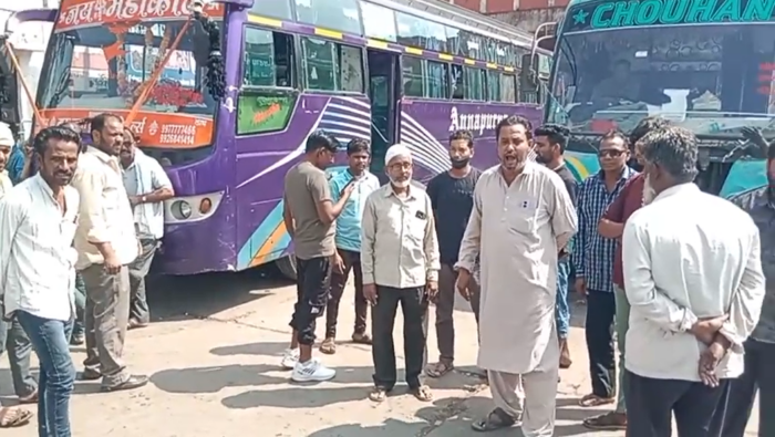 यात्रियों से खुली लूट! बुरहानपुर-इंदौर रूट पर निजी बस संचालकों की मनमानी, बस स्टैंड पर हंगामा