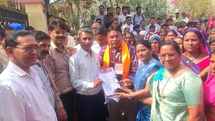 बड़वानी में कर्मचारियों ने मुख्यमंत्री को भेजा कई मांगों से संबंधित ज्ञापन