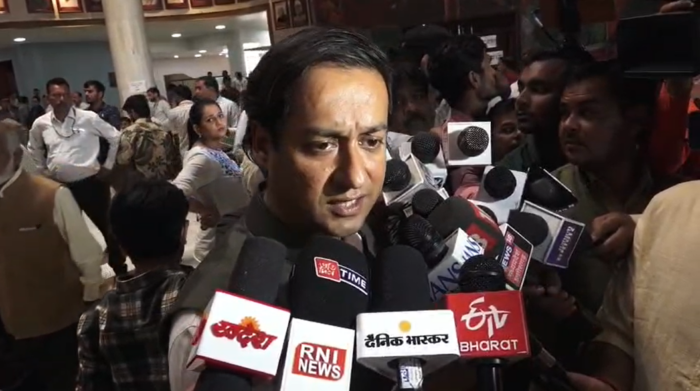 सहारा समूह में फंसे पैसे का मुद्दाः पूर्व मंत्री ने सरकार से मांगा जवाब  