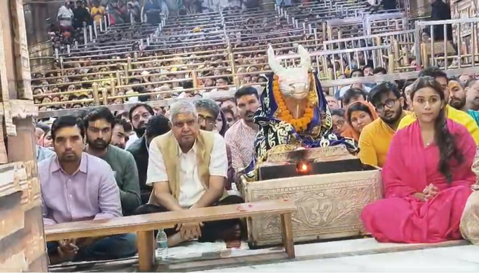 महाकाल की भस्म आरती में शामिल हुए जगदीप धनखड़, मंदिर में व्यवस्थाओं की सराहना