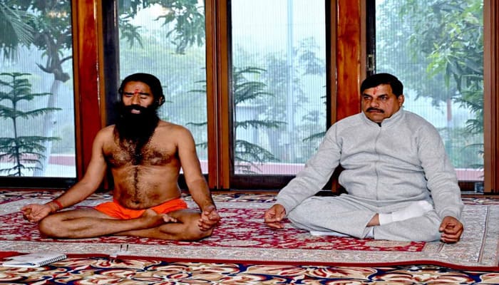 हरिद्वार में योग साधना: स्वामी रामदेव के साथ CM डॉ. मोहन यादव का योगाभ्यास
