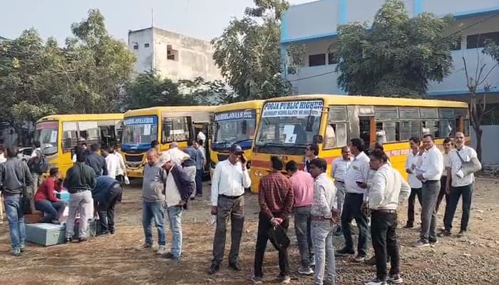 MP News: 10वीं-12वीं बोर्ड परीक्षाओं की तैयारियां तेज, परीक्षा सामग्री से लदी 8 बसें विभिन्न परीक्षा केंद्रों के लिए रवाना
