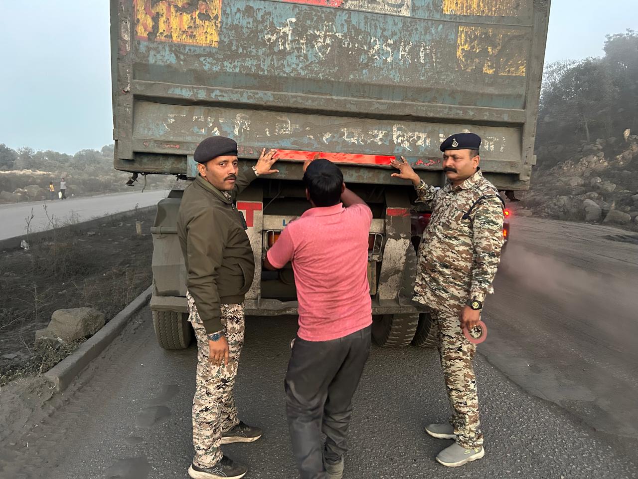 सिंगरौली में परिवहन विभाग का सघन जांच एवं जनजागरूकता अभियान, ₹4.04 लाख राजस्व संग्रह