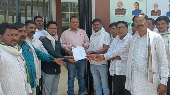 धुलकोट क्षेत्र की सेहत व्यवस्था ICU में! PHC में न डॉक्टर न एम्बुलेंस, मरीज परेशान