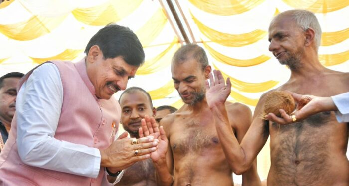 मुख्यमंत्री डॉ. मोहन यादव ने महावीर जयंती पर जैन मुनियों से भेंट और दर्शन कर लिया आशीर्वाद