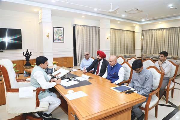 mp news : सीएम से मिले ग्रीन एनर्जी कंपनी के पदाधिकारी, 200 करोड़ रूपए निवेश का दिया प्रस्ताव