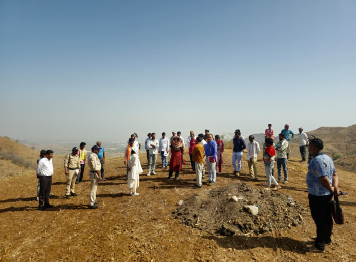 जल संग्रहण के लिए बनेंगे तालाब, कलेक्टर ने चिन्हित स्थलों का किया निरीक्षण