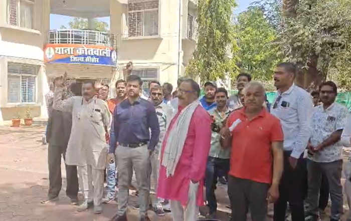 नगर पालिका कर्मचारी से मारपीटः कर्मचारियों ने कोतवाली पहुंचकर दर्ज की शिकायत