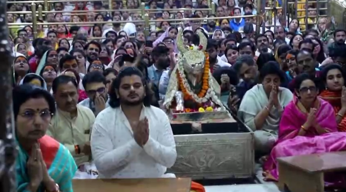 महाकाल की भस्म आरती में शामिल हुए पार्श्वगायक विशाल मिश्रा, नवसंवत्सर पर आज शाम को देंगे प्रस्तुति